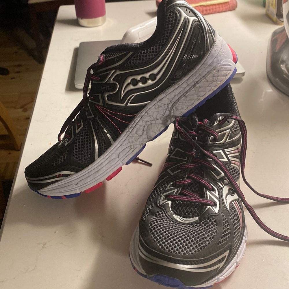 Saucony running shoes size 8.5